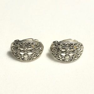 🐷 Silver Clip On Earrings